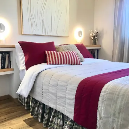 Casa de Férias Casa Del Concejo Escapada Rural Con Chimenea Y Jardín Privado Segóvia